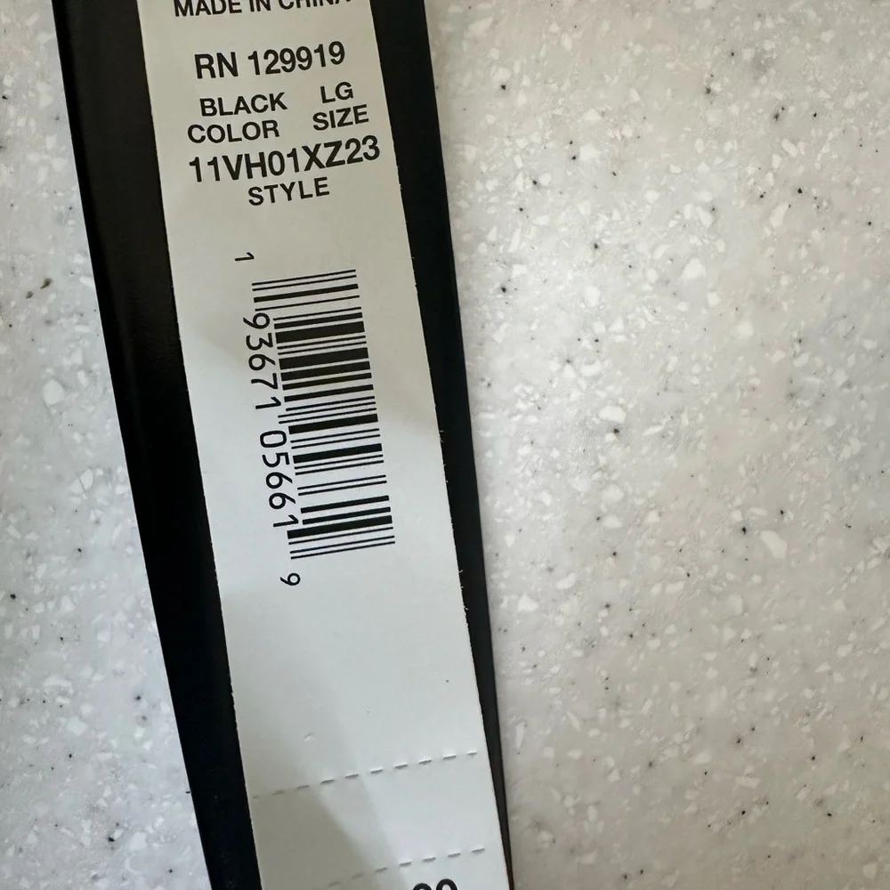 NWT Van Heusen FLEX Black Belt Sleek Minimalist Design. Men’s Large size 38-40z